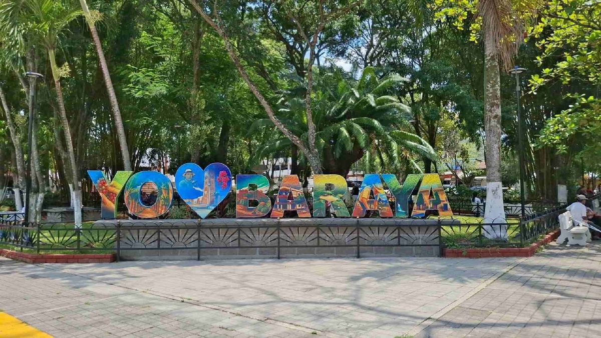 Parque pricinpal de Baraya, Huila.
