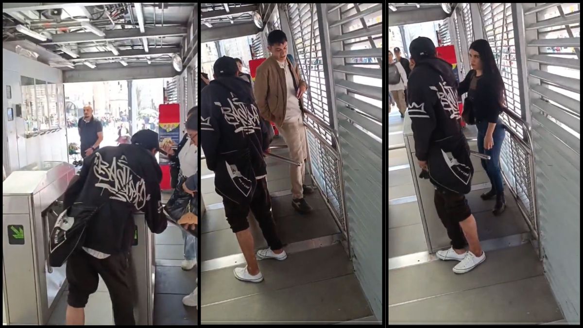 Hombre cobras monedas por dejar 'colar' personas en estación de TransMilenio.