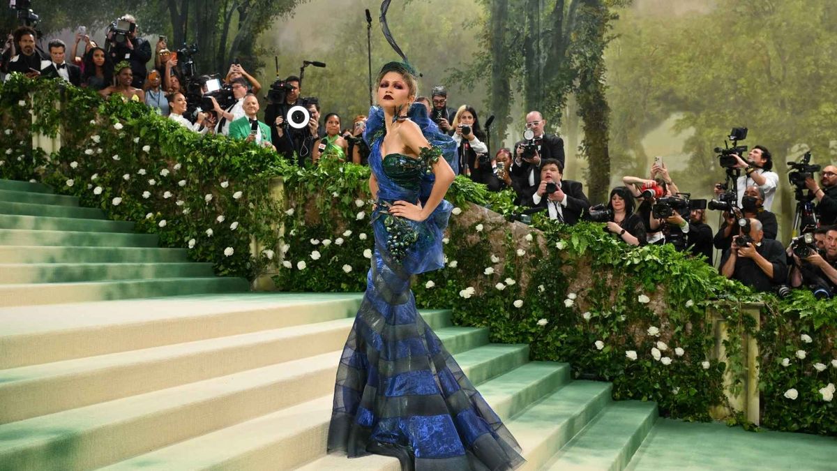 Celebridades y diseñadores se reúnen en Nueva York para la Met Gala 2026, centrada en la moda como expresión artística.