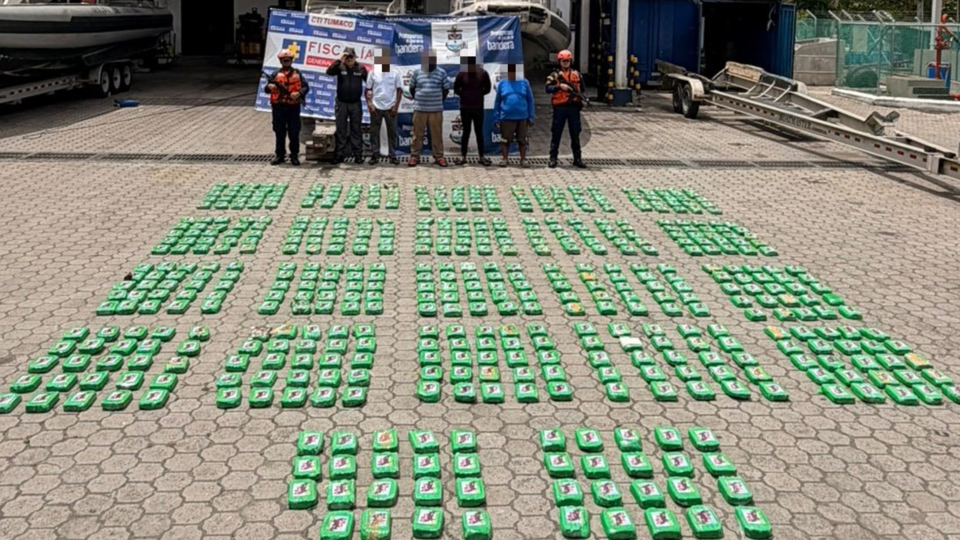 Cargamento de droga incautado por la Armada Nacional.