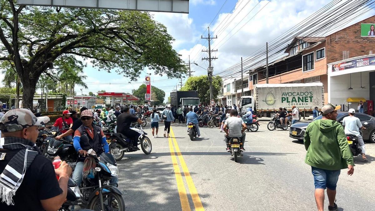 Encuentran motocicleta incinerada de estudiante de la U. de Antioquia desaparecido en Caucasia: sigue la búsqueda de Gabriel Arenas