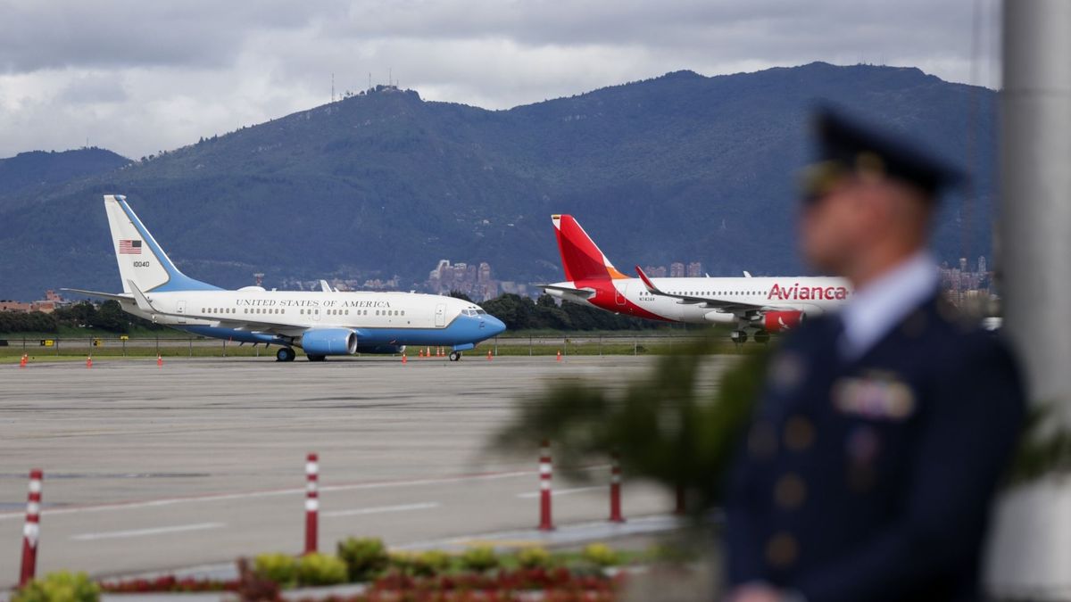 La cadena de incidentes en el aeropuerto El Dorado, donde helicópteros militares se cruzan frente a vuelos comerciales, revela fallas estructurales en el control del tráfico aéreo, de acuerdo con la Procuraduría.