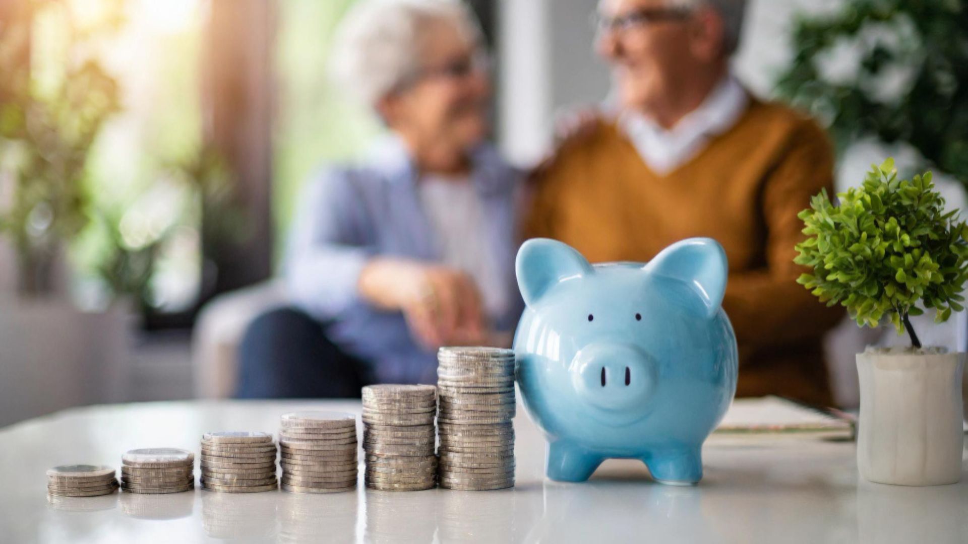 El problema más grande aparece cuando alguien llega a la edad de pensión, pero no logra reunir las semanas necesarias. 