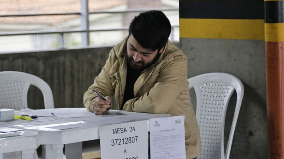 La norma establece que los jurados tienen derecho a un día de descanso compensatorio remunerado, que puede ser coordinado con el empleador.