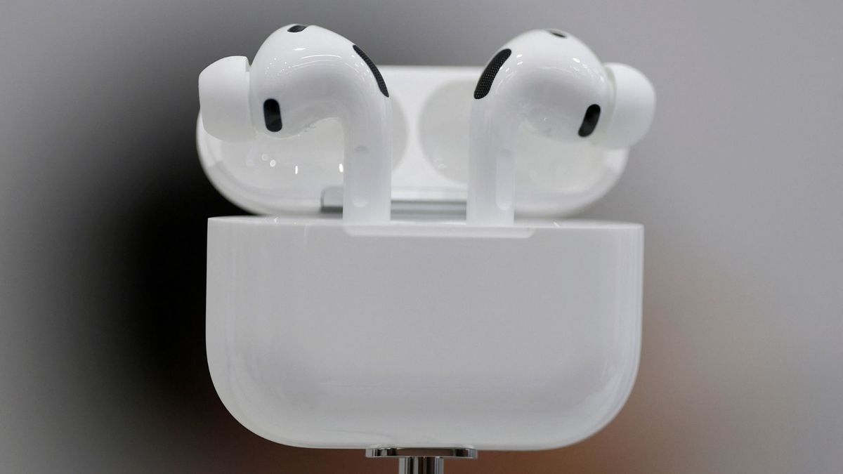 La función “aislamiento de voz” permite que los AirPods Pro prioricen la voz del usuario durante llamadas.