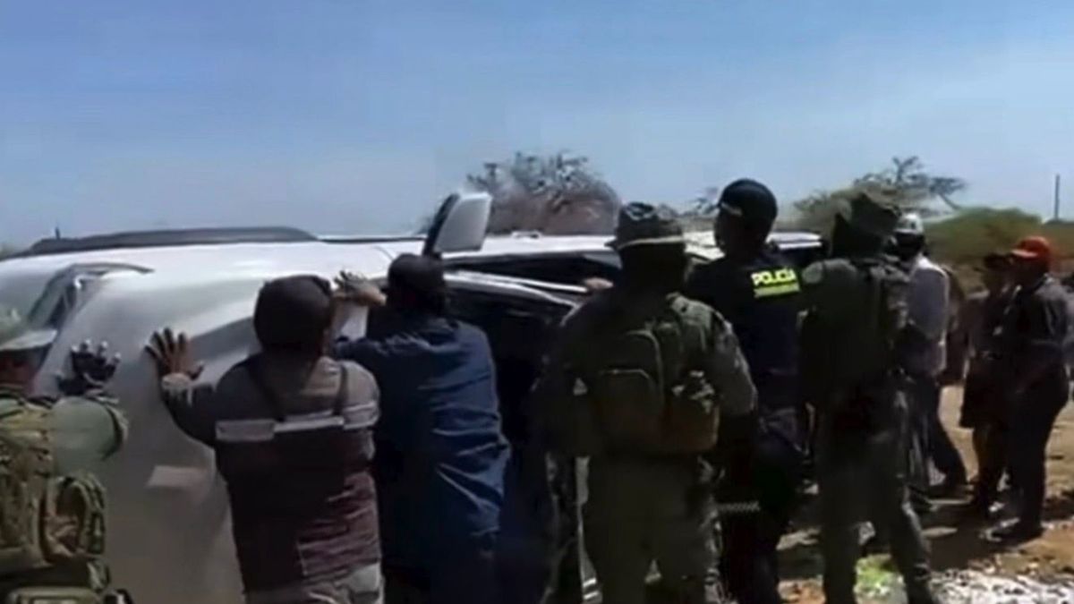 Robo a trabajadores del Sena: uno de los vehículos de la institución se volcó durante el hecho violento, en zona rural de Maicao.
