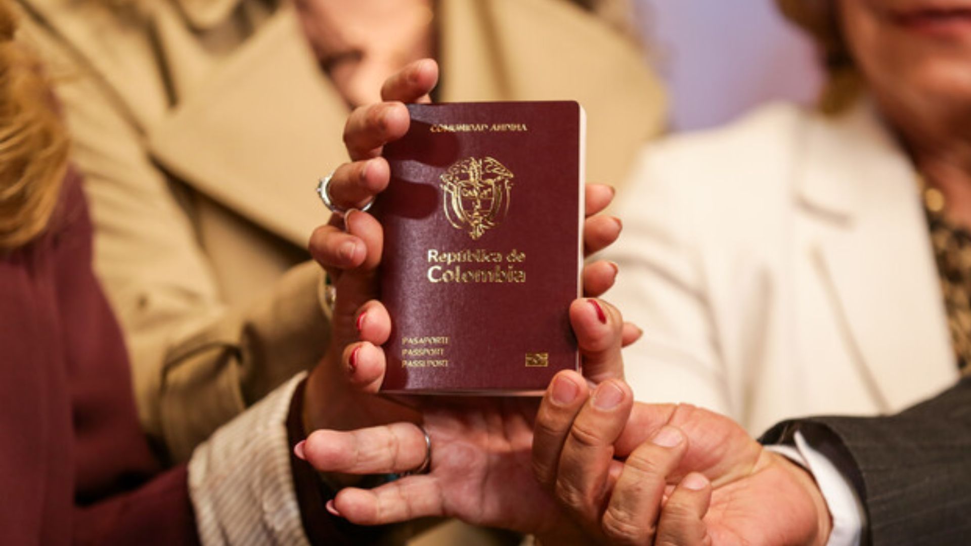 El Ministerio de Relaciones Exteriores aclaró que las personas que ya tienen un pasaporte vigente no están obligadas a cambiarlo. 