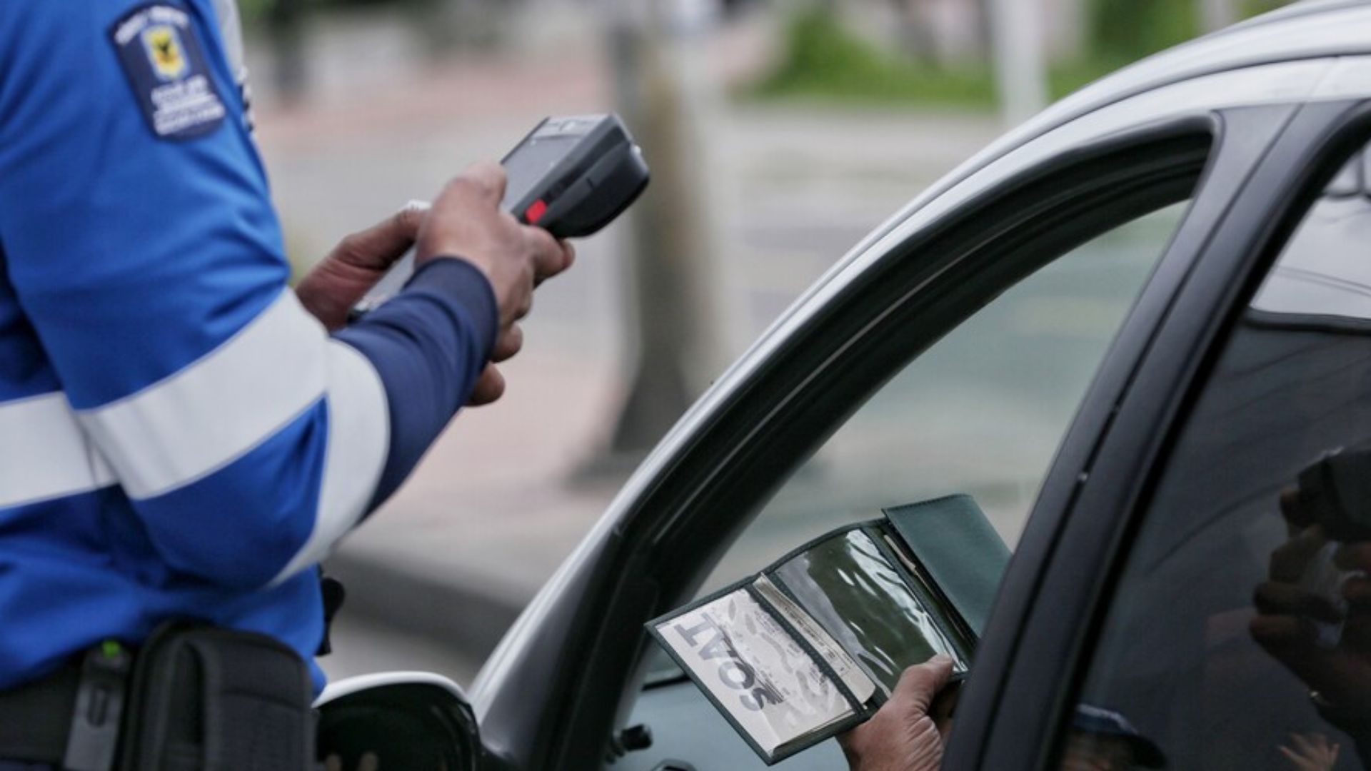 Las autoridades podrán inmovilizar un vehículo si está movilizándose en un andén.