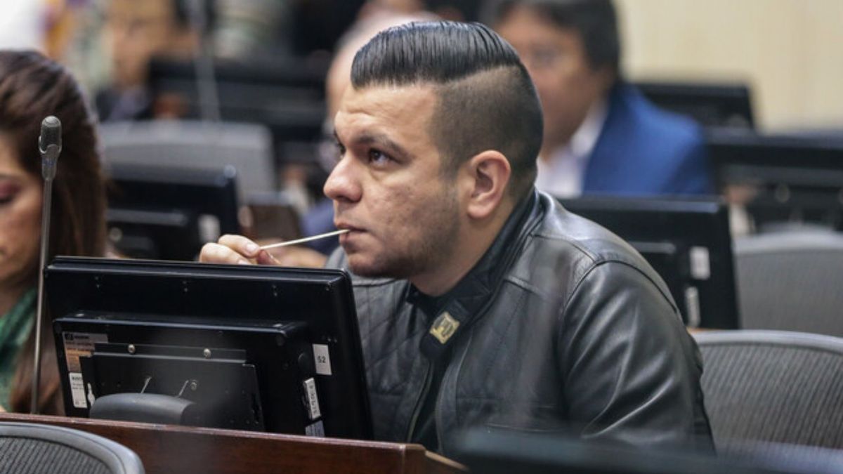 Jota Pe Hernández afirmó que la Fiscalía le informó sobre un supuesto plan criminal atribuido a estructuras armadas y bandas urbanas.