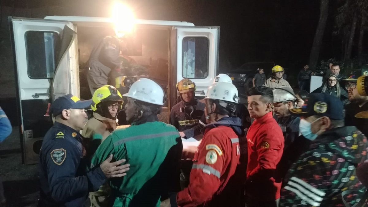 Las autoridades continúan en el sitio mientras avanzan las labores correspondientes y se investigan las causas de la explosión.