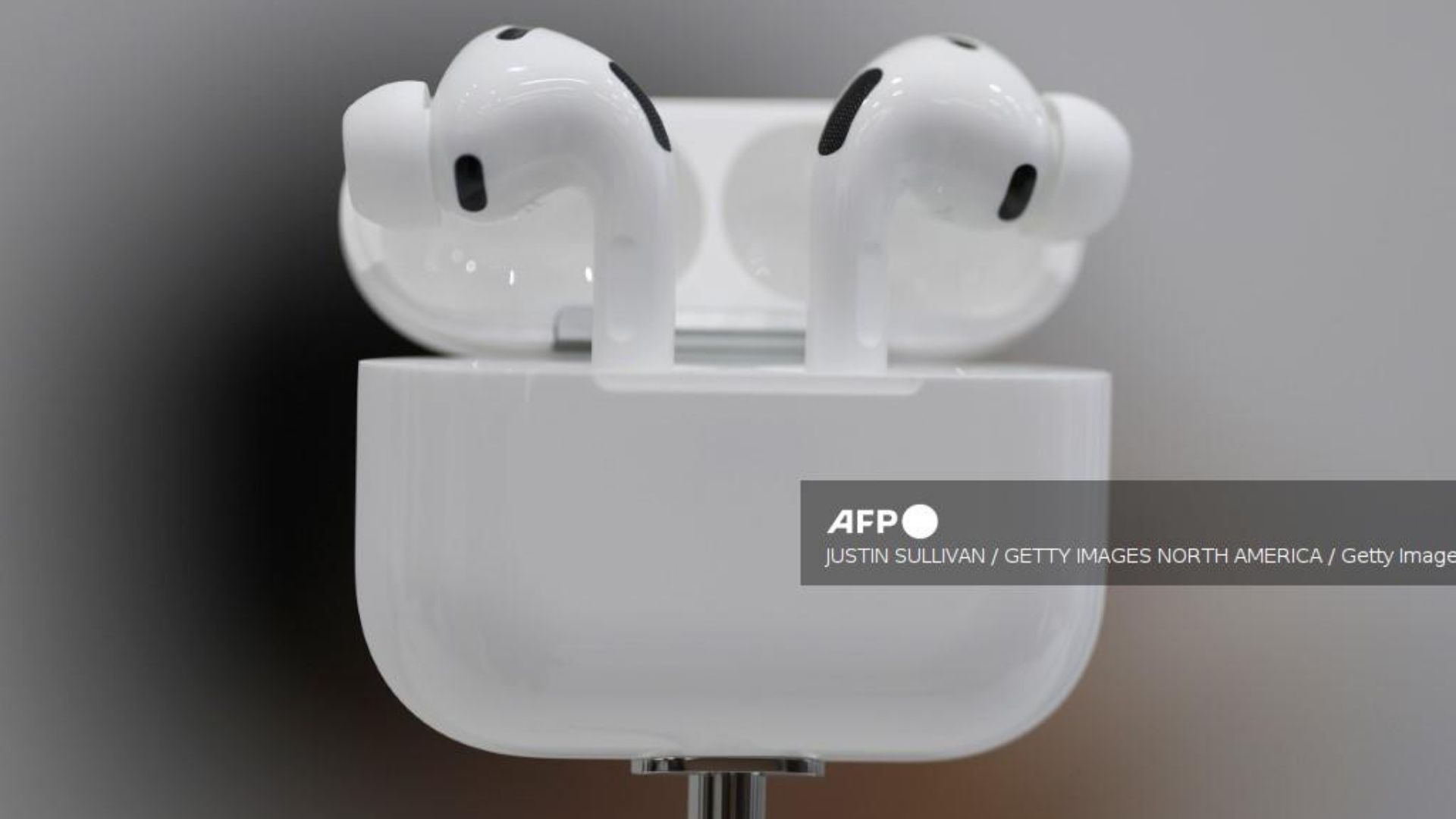 Apple desarrolla unos AirPods con cámaras que permitirán a Siri interpretar el entorno del usuario.