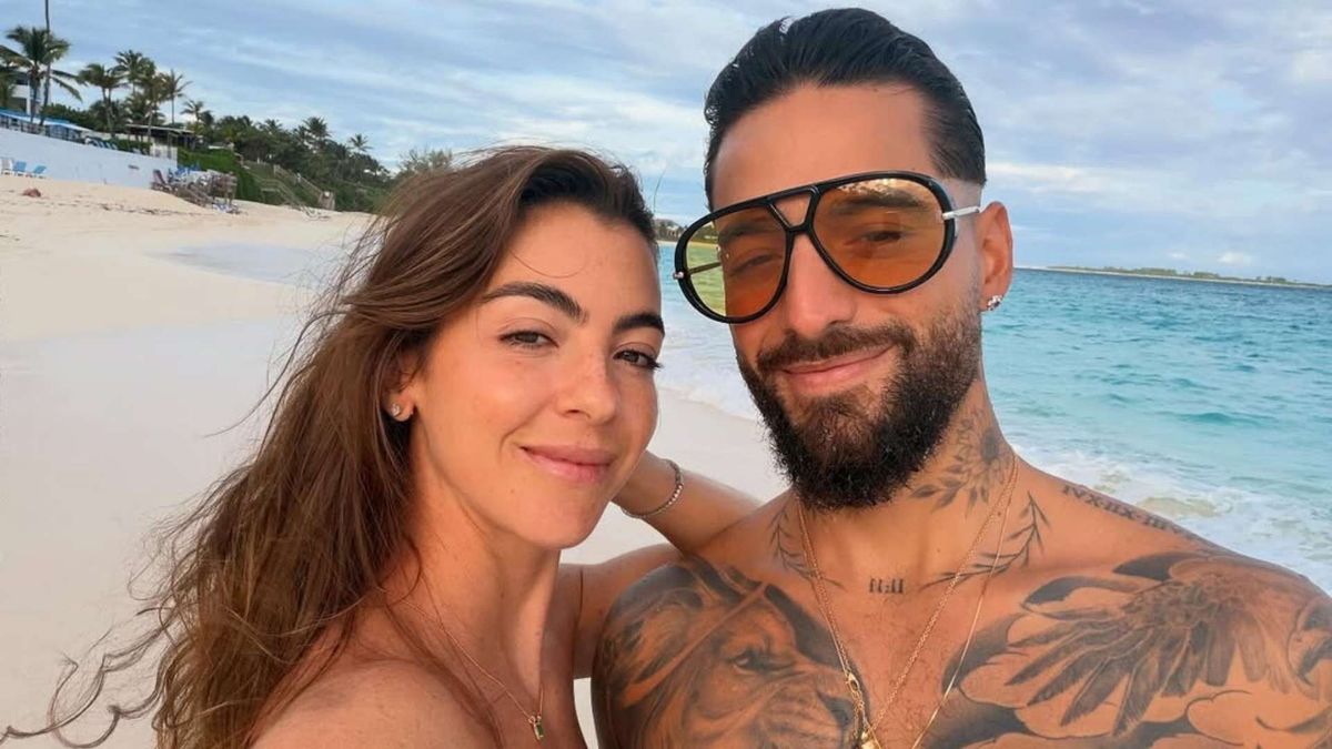Maluma compartió una fotografía junto a Susana Gómez y su hija París para anunciar la llegada de un nuevo integrante a la familia.