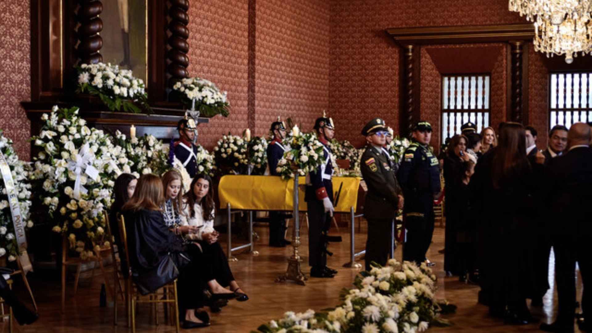 La cámara ardiente de Germán Vargas Lleras permaneció abierta al público durante la jornada del domingo 10 de mayo.