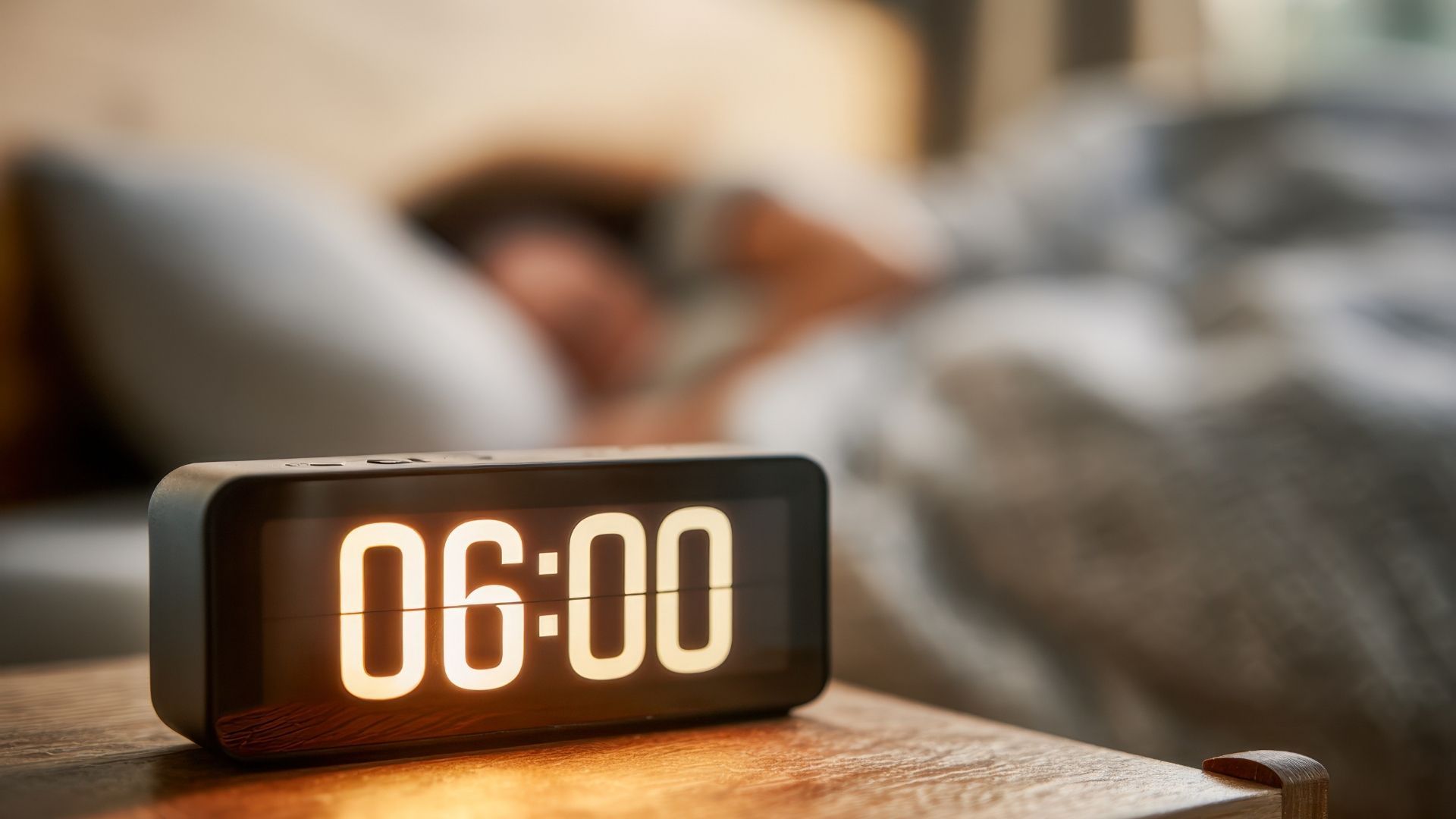 Científicos analizaron cómo los horarios de sueño podrían influir en la salud cerebral y el deterioro cognitivo.