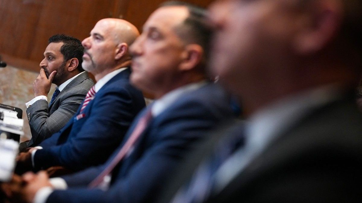 El director del Buró Federal de Investigaciones (FBI), Kash Patel; el administrador de la Administración para el Control de Drogas (DEA), Terry Cole