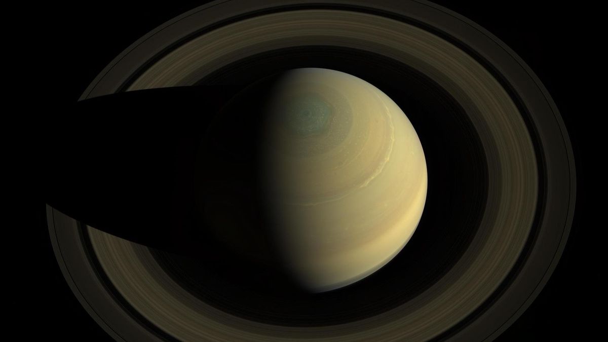 La sonda Voyager captó por primera vez la forma inusual en el norte del planeta.