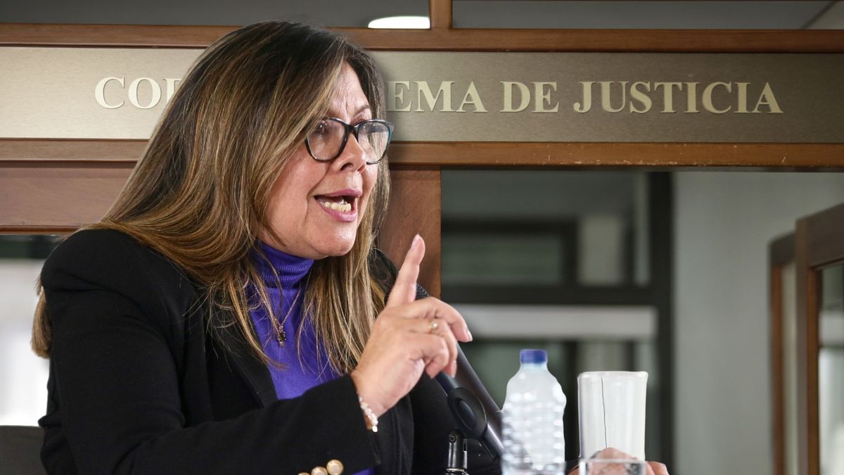 La Corte Suprema de Justicia respaldó a la fiscal general, Luz Adriana Camargo, en su decisión de mantener las órdenes de captura de veintinueve cabecillas del Clan del Golfo que negocian con el Gobierno Petro.