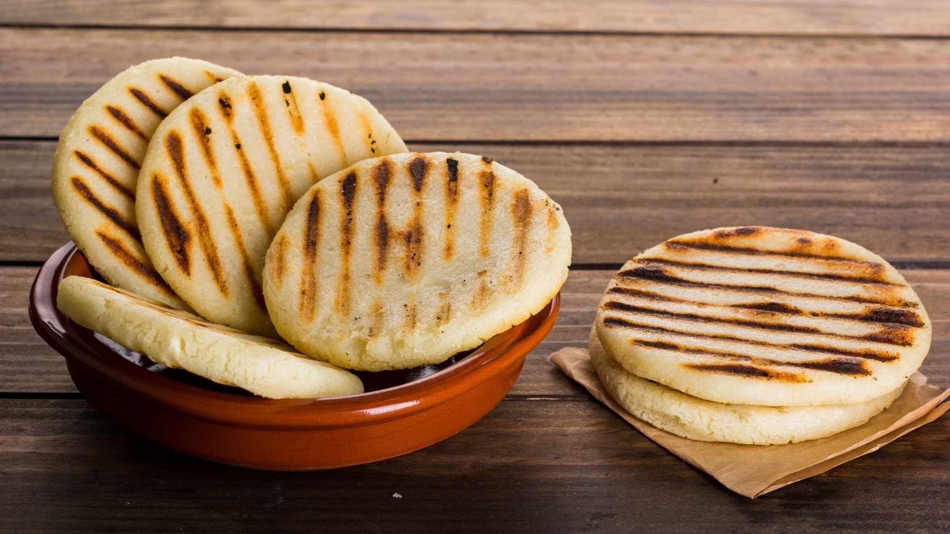 Miles de familias en Colombia dependen de la producción y comercialización de la arepa.