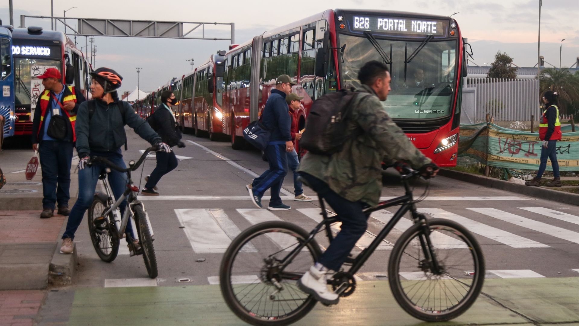 Se trata de espacios cubiertos que buscan brindar seguridad para los biciusuarios.