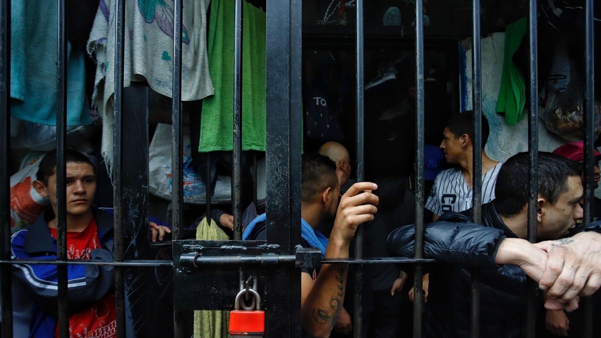 Las estaciones de Policía y las URI enfrentan problemáticas estructurales desde años atrás, como hacinamiento o condiciones infrahumanas de reclusión. Ahora se suma la limitación de derechos políticos, por los obstáculos para participar en las elecciones.