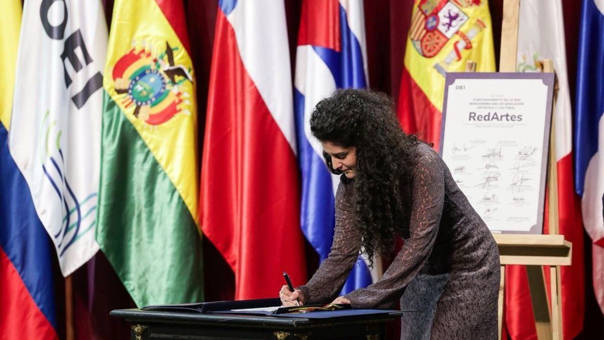 Ministra de Cultura, Yannai Kadamani
