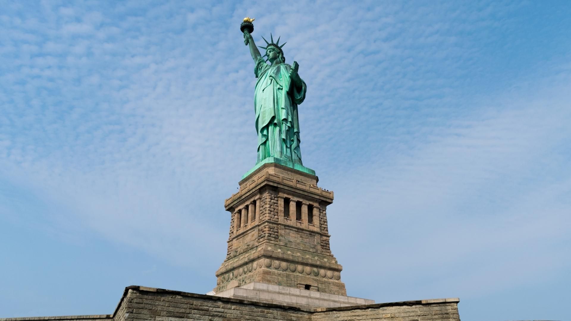 El viaje incluyó recorridos por lugares como la Estatua de la Libertad y el Empire State Building.