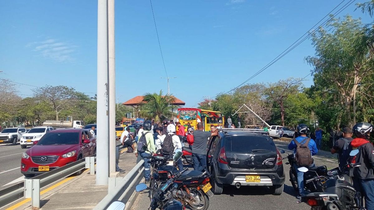 Aparatoso accidente en la carretera Barranquilla - Cartagena dejó 19 heridos y bloqueada la vía al Mar