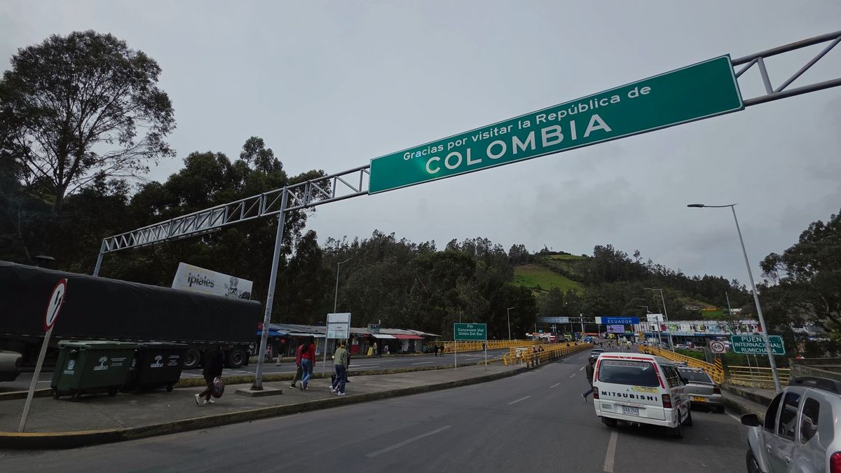 Puente Internacional de Rumichaca en la frontera entre Colombia y Ecuador