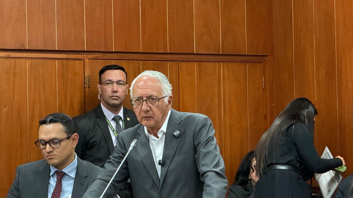 El ministro de salud en debate del Senado.