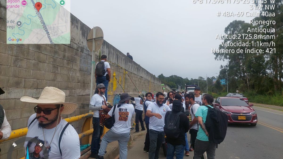 “Suspendí mi agenda”: El expresidente Álvaro Uribe Vélez denunció hostigamientos frente a su casa en Rionegro por protesta de madres buscadoras