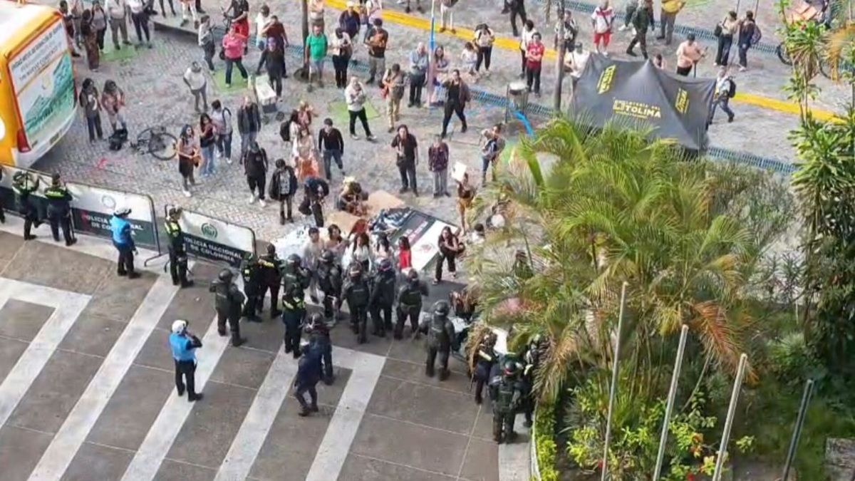 Disturbios frente a la Gobernación del Tolima por menor desaparecida | Menor Desaparecida en Ibagué | Enfrentamientos | Mayo 2026