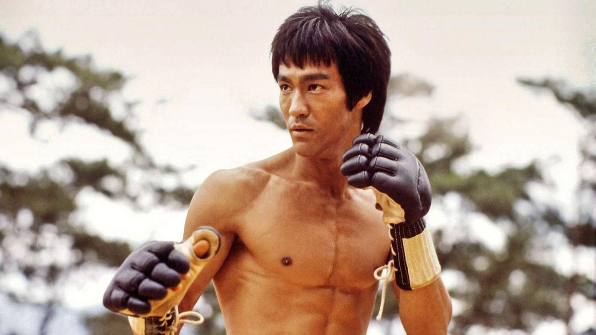 Bruce Lee y su hijo Brandon Lee fallecieron con 20 años de diferencia en hechos que alimentaron teorías.