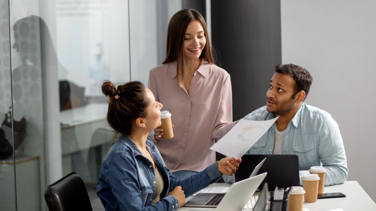 Entre los empleos ofertados aparecen cargos administrativos, operativos y especializados.
