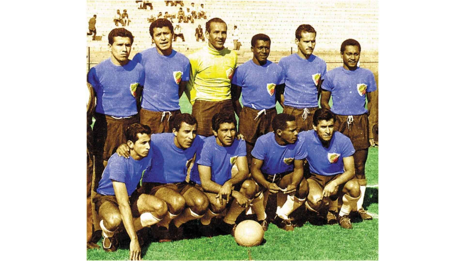 Camiseta de Chile 1962: Primer uniforme de Colombia en una Copa Mundo, con camiseta azul oscuro y escudo en el pecho.
