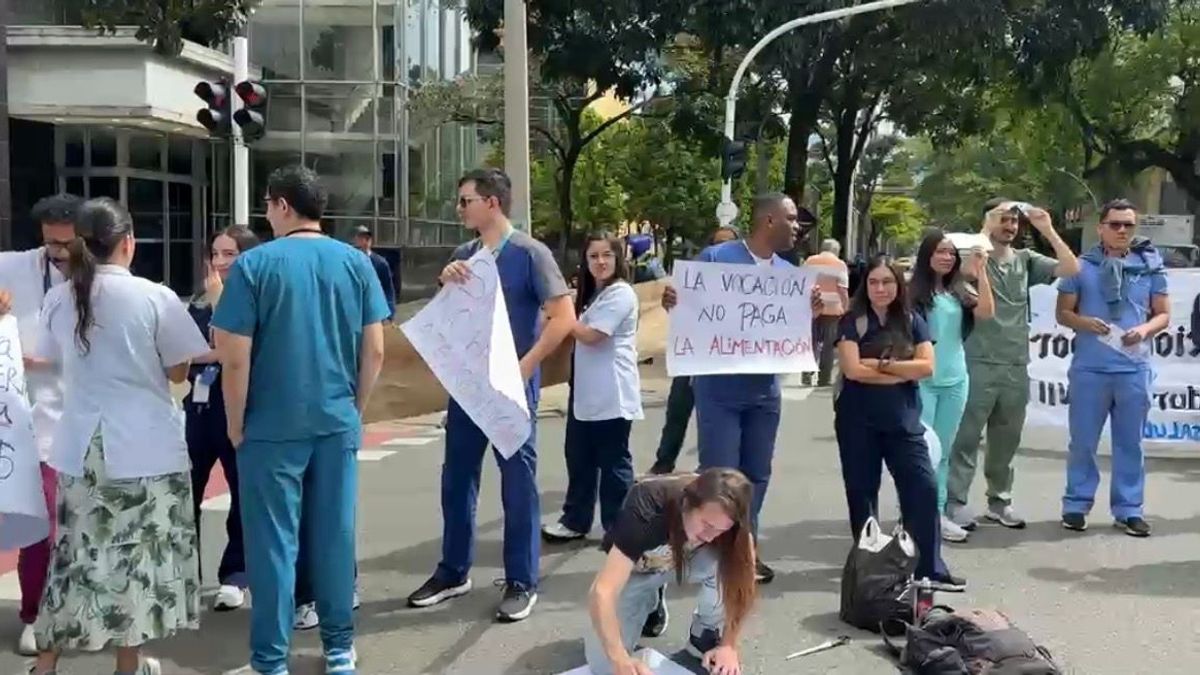 Plantón de Médicos del Hospital Alma Máter