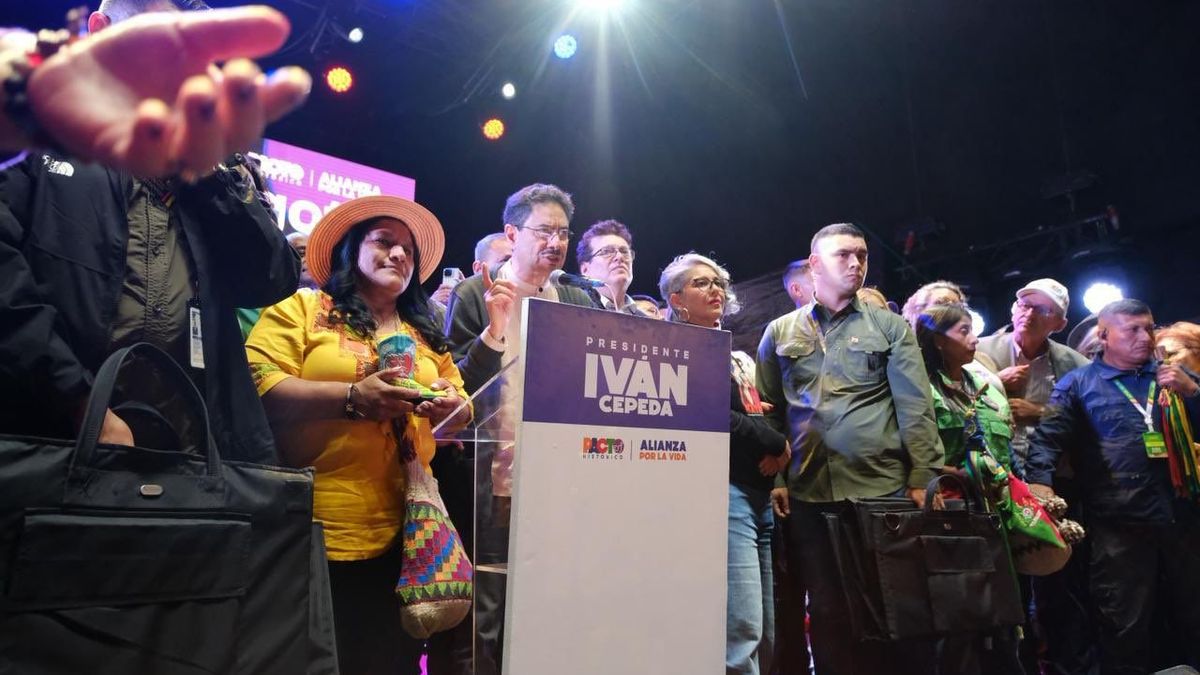 Iván Cepeda cerró su campaña en Bogotá: las pullas a Uribe y el llamado a sus seguidores para ganar en primera vuelta marcaron su discurso