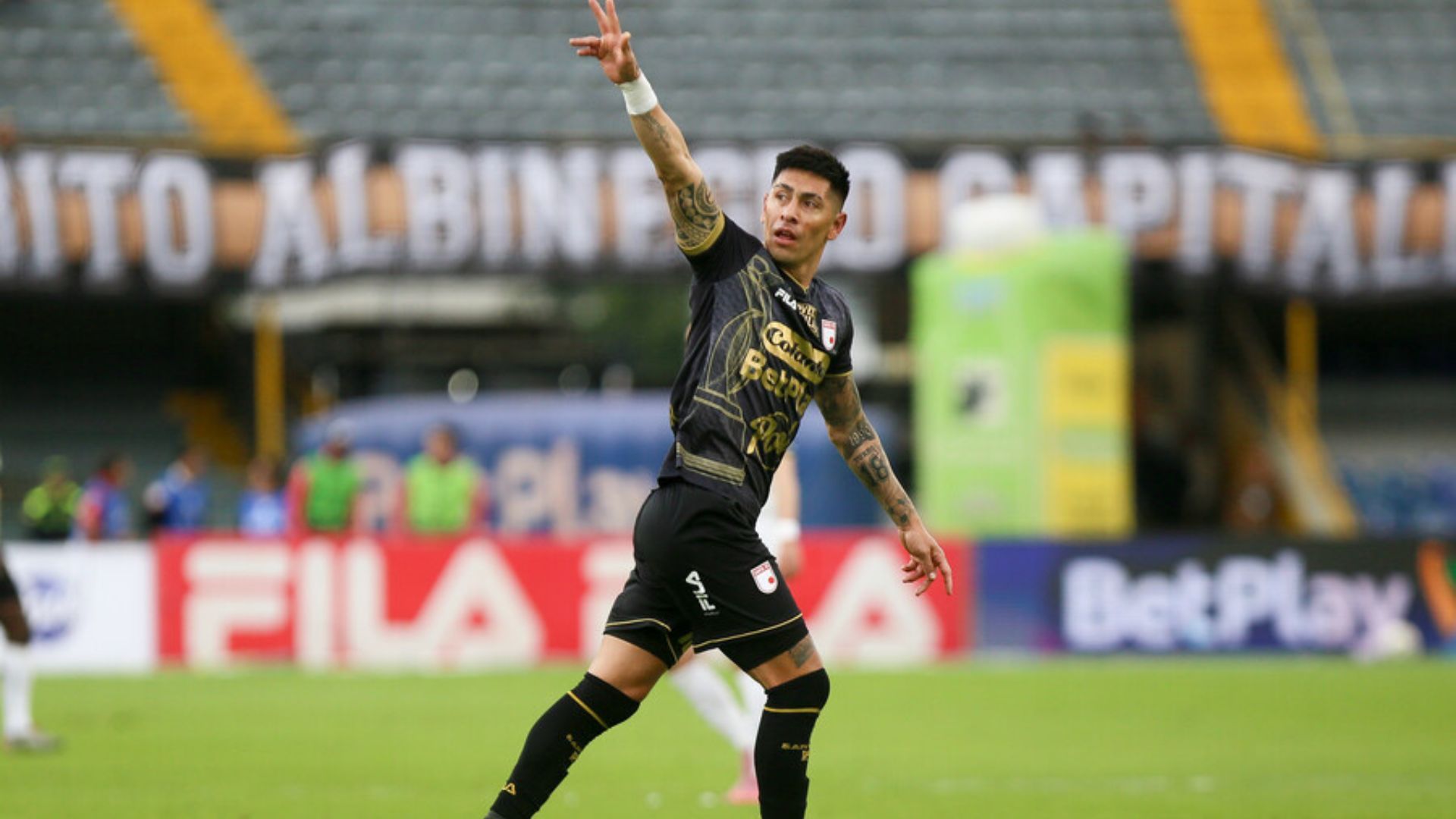 Ambos equipos presentaron nóminas titulares, pese a que tienen torneo internacional.