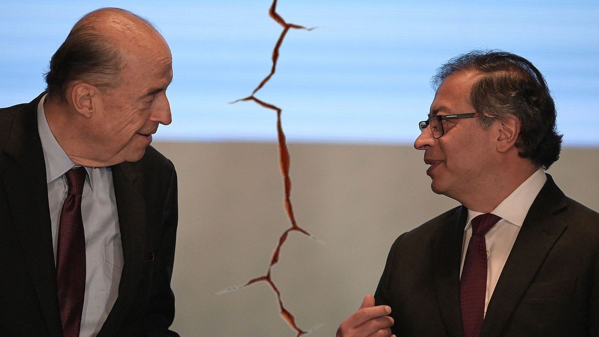 El excanciller Álvaro Leyva y el presidente Gustavo Petro.