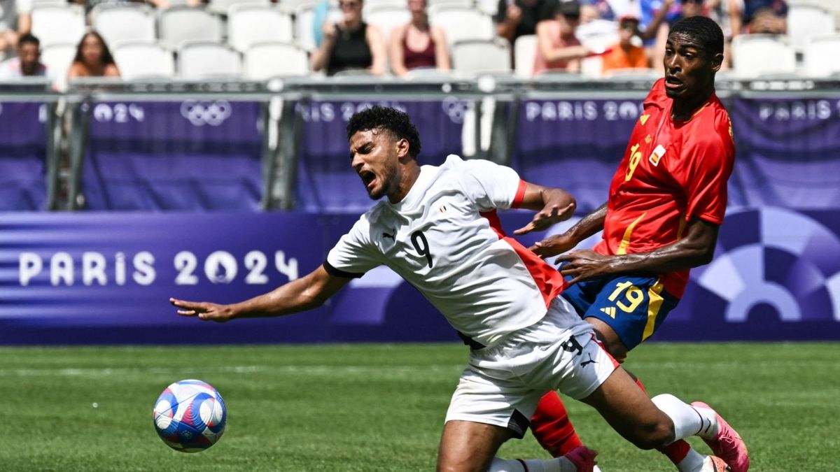 El defensa no aceptó jugar para Colombia y España lo descartó para el mundial 2026.