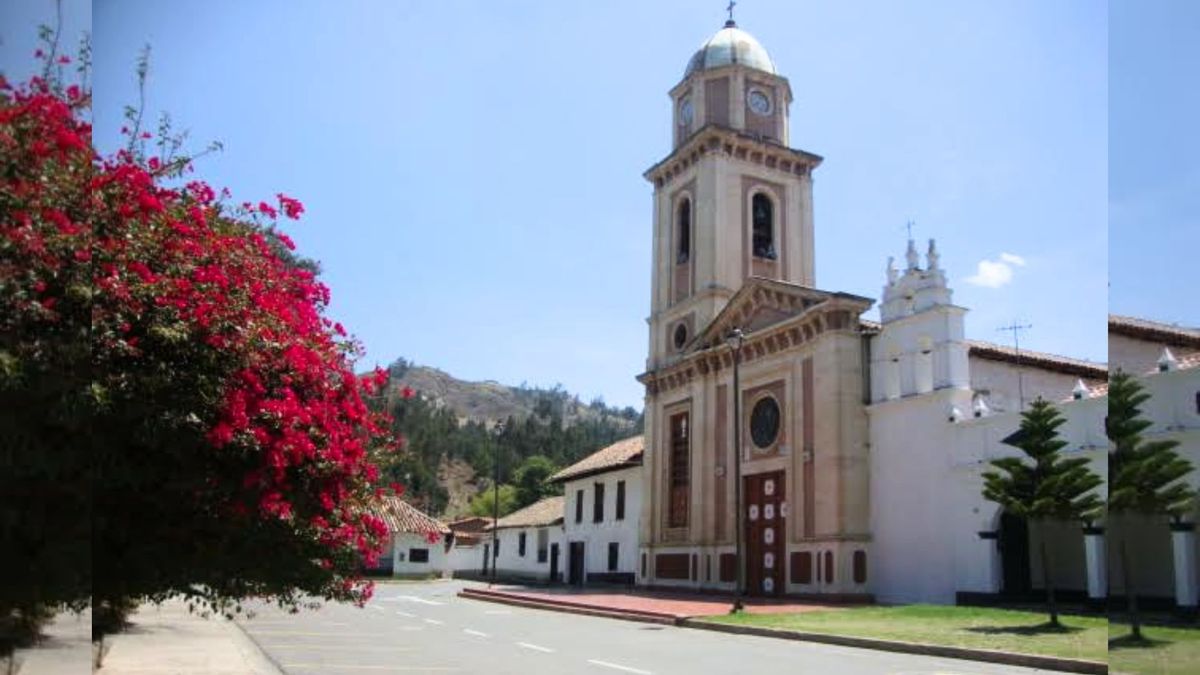 Este pueblo es conocido como el “Nido Dulce de Boyacá” gracias a la cantidad de negocios familiares que venden merengones, leche asada, cuajada con melao.
