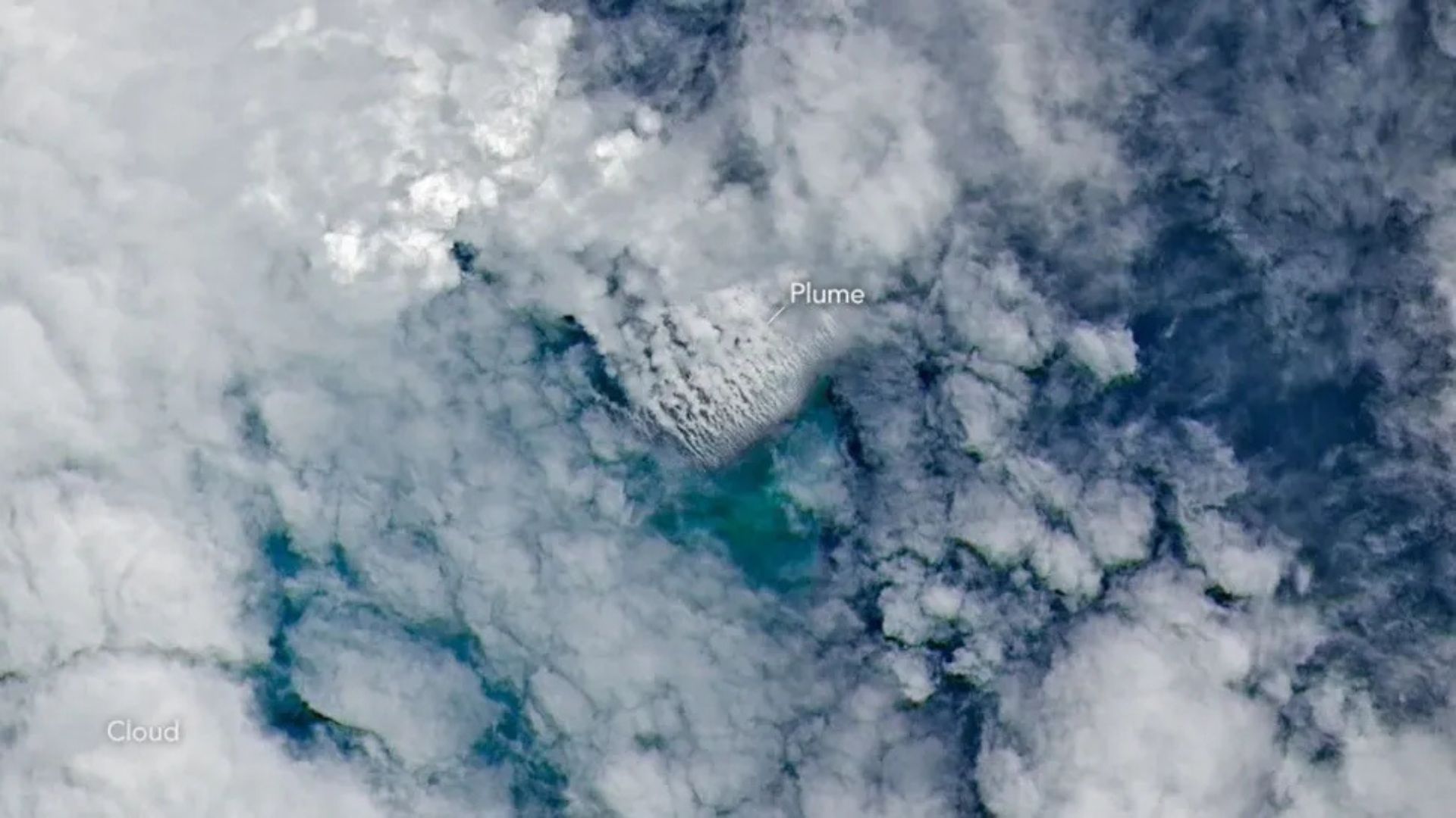 La erupción ocurrió en el lecho marino en el océano pacífico.
