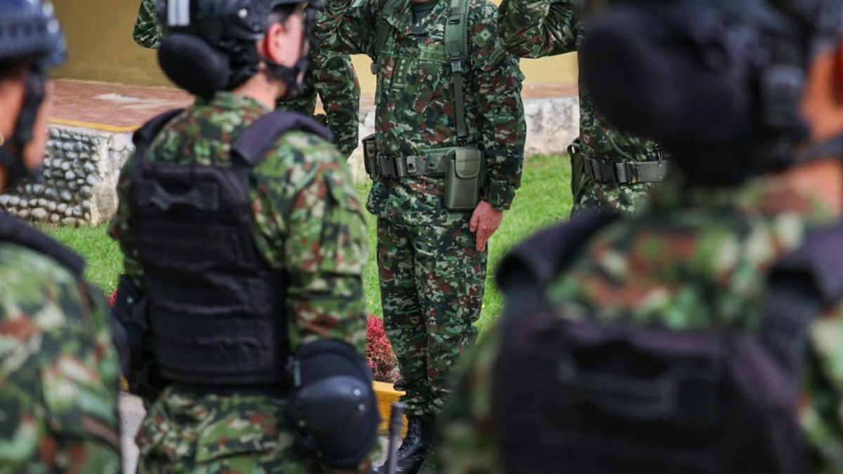 Mujeres en las tropas del Ejército Nacional.