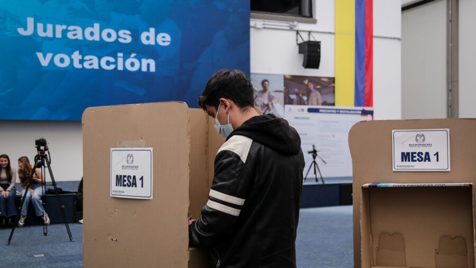 Colombia ira a segunda vuelta, según encuestas.