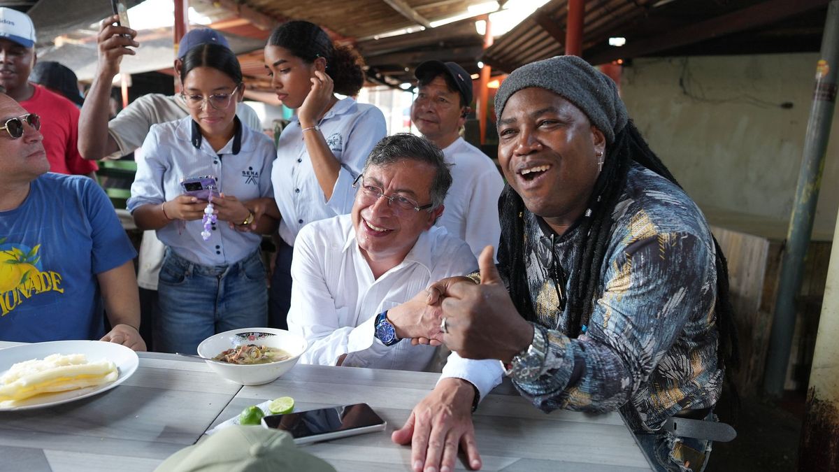 Presidente Gustavo Petro en Bazurto.