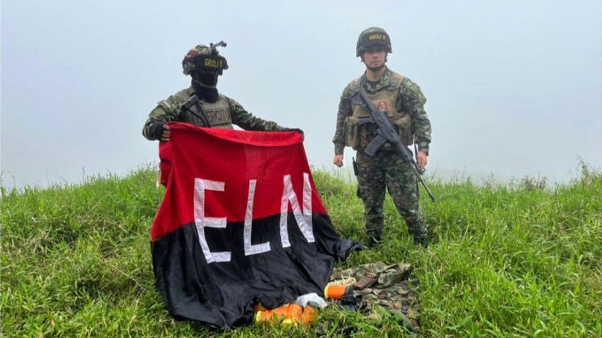 Ejército incauta kilos de explosivos y bandera del ELN en Valdivia Norte de Antioquia