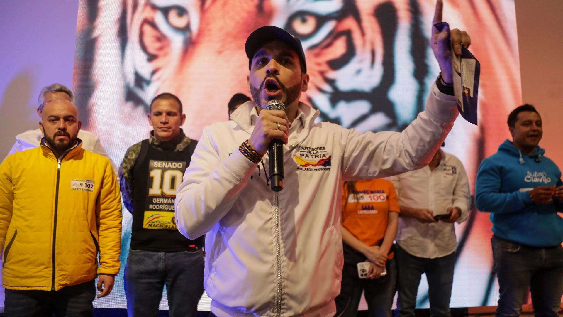 Ante cientos de asistentes, el candidato habló de la elección como una decisión trascendental para el país.