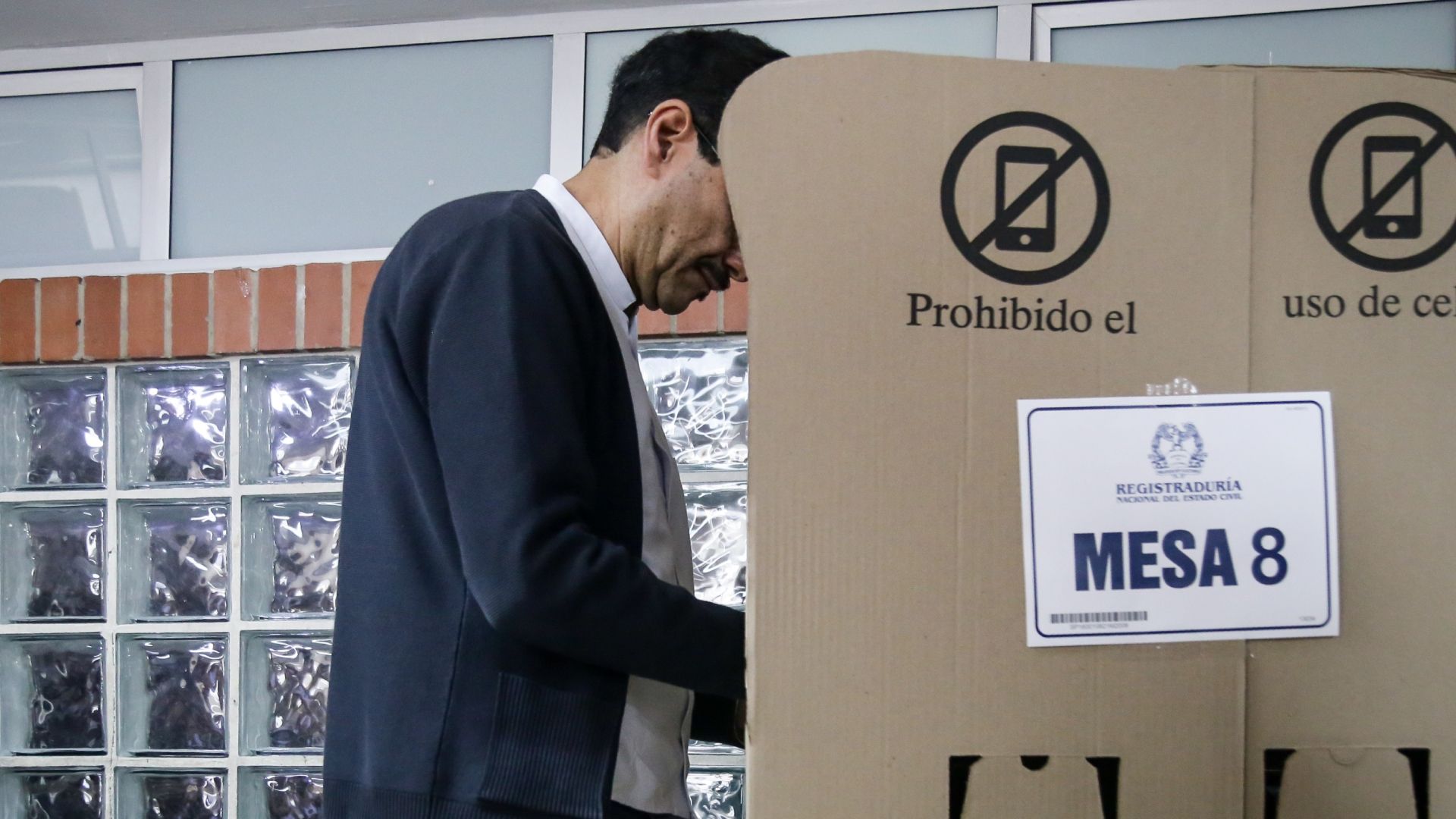 Iván Cepeda votando