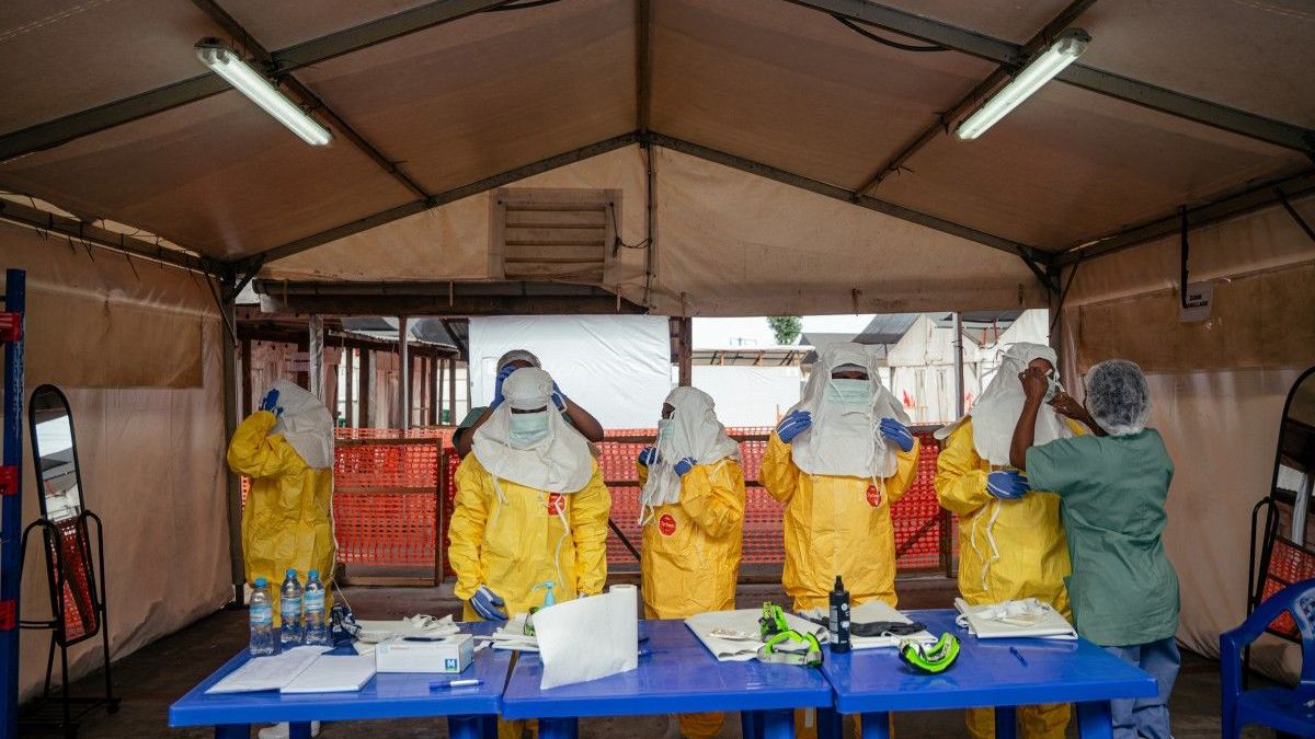 Trabajadores sanitarios en medio del brote de ébola en el Congo