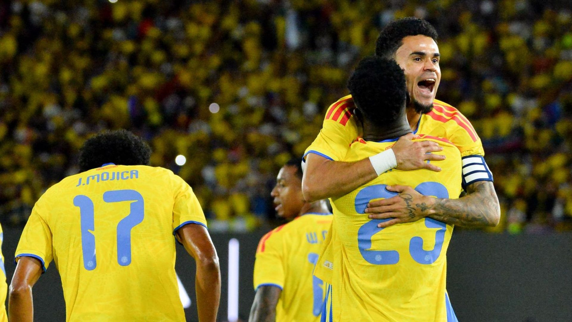 El jugador colombiano anotó y asistió en el duelo final.