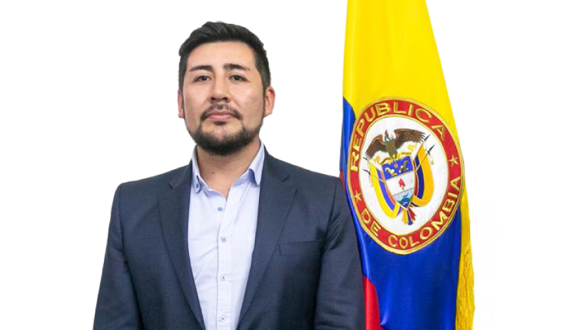 Viceministro TIC renuncia tras controversia por presunta participación política en campaña